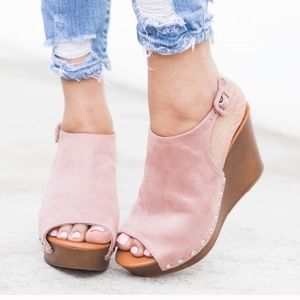 Peep toe wedge